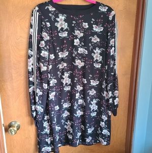 🦩3/$30 Love Reign Black Floral Long sleeve Dress - size medium NWT